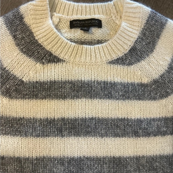 Banana Republic Womens Italian Yarn‎ Sweater Small Ivory Gray Striped Wool Blend - Picture 6 of 9
